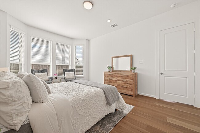 Building Photo - 7427 Compass Dr