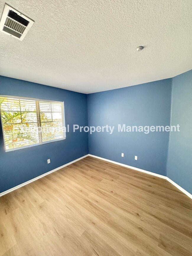 Building Photo - 14855 Hedge Row Ct