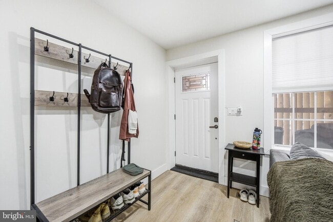 Building Photo - 268 W Duncannon Ave