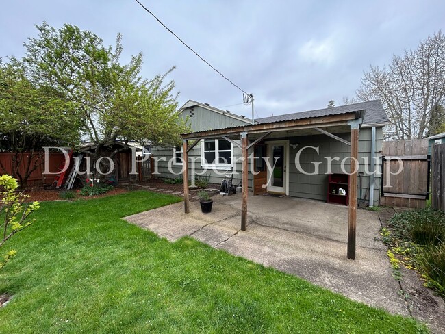 Building Photo - Charming West Eugene Home with Large Yard