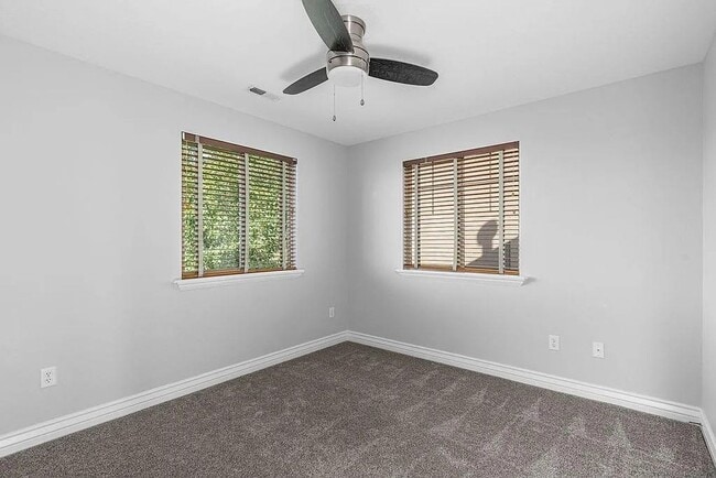 Building Photo - GORGEOUS Draper Home!