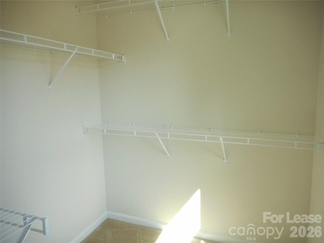 Building Photo - 322 Willow Wood Ct