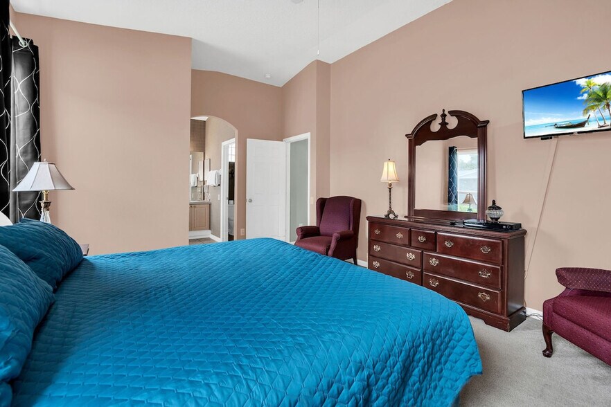 Building Photo - 8144 Fan Palm Way