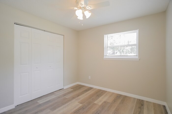 Building Photo - 6537 Pine Cir N