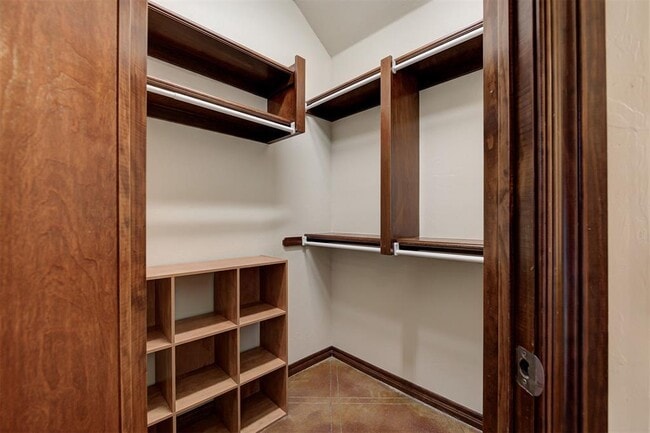 Building Photo - 1920 Fairway Dr