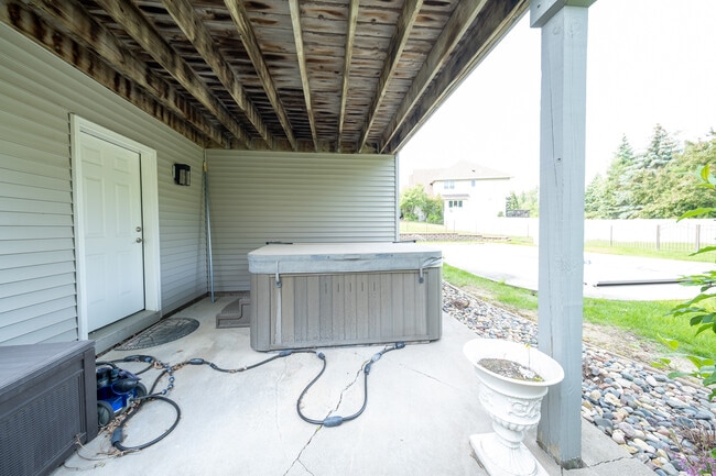 Building Photo - 16920 81st Pl N