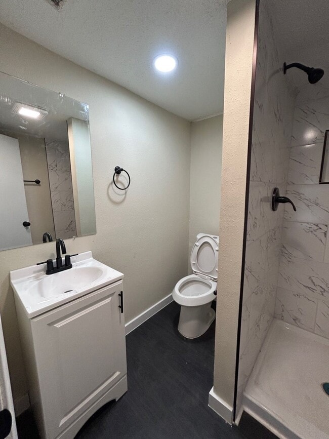 Building Photo - 7918 Woodlyn Rd