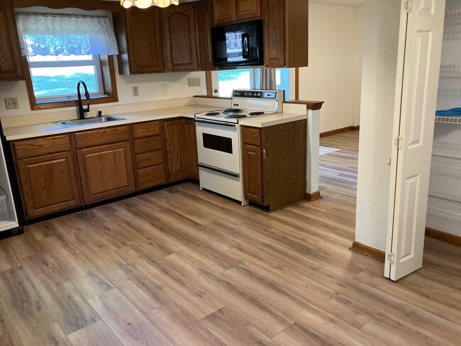 Building Photo - 129 Fenway Dr