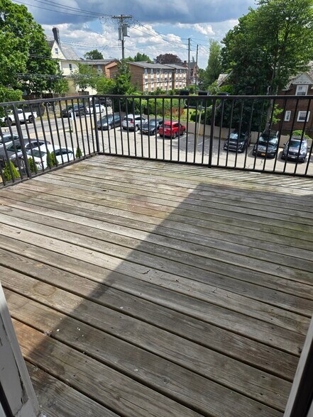 Building Photo - 385 Palisade Ave