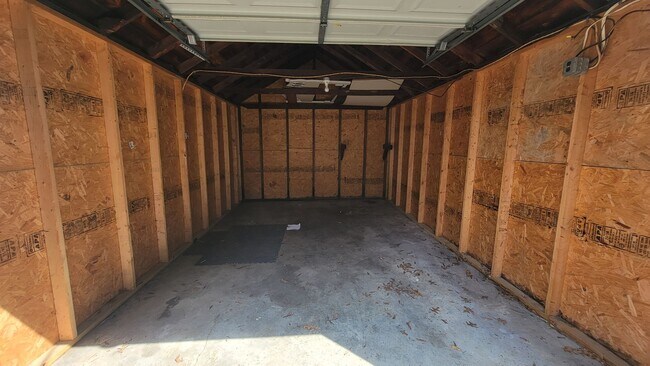 Building Photo - 4305 Briarwood Rd