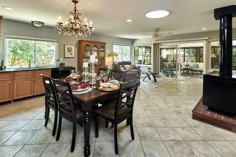 Building Photo - 313 Oakberry Way