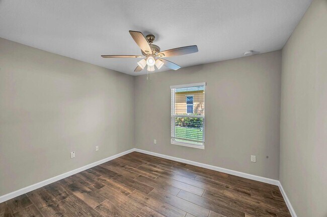 Building Photo - 574 NW Bayshore Blvd