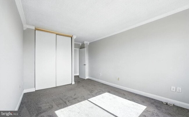Building Photo - 2059 Huntington Ave