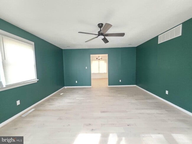 Building Photo - 8241 Robin Hood Dr