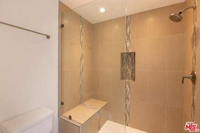 Building Photo - 212 S Hamilton Dr
