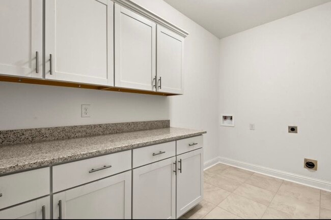 Building Photo - 9883 Richford Dr