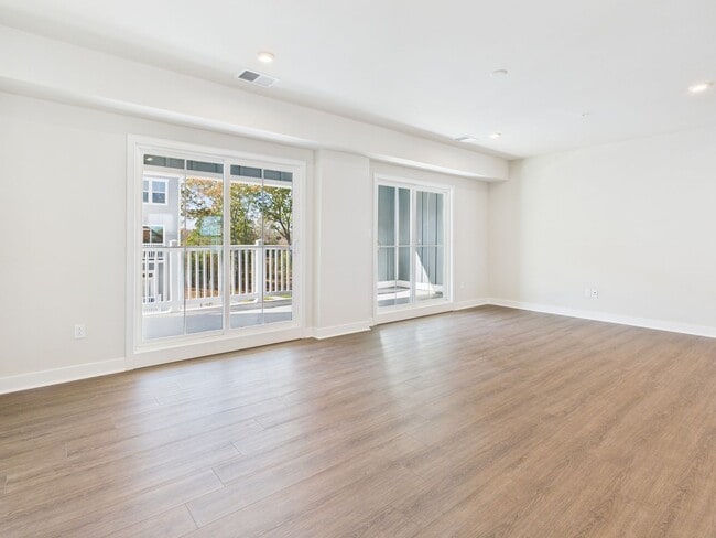 Building Photo - 2802 Calgary Ln