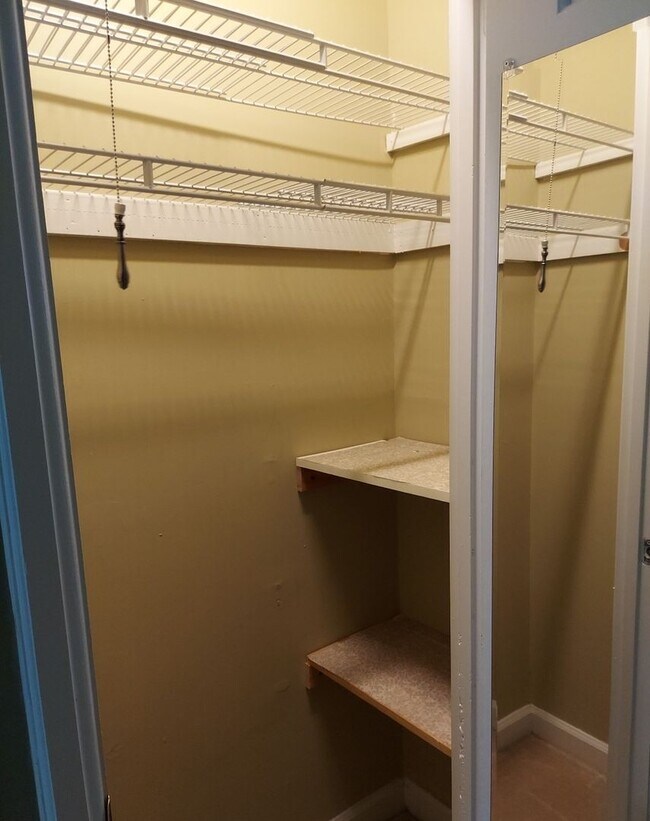 Building Photo - Stunning And Spacious 2-Level, 1 Bedroom, ...