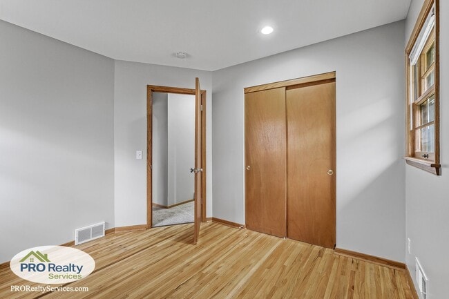 Building Photo - 3 Bedroom House on a Large Lot
