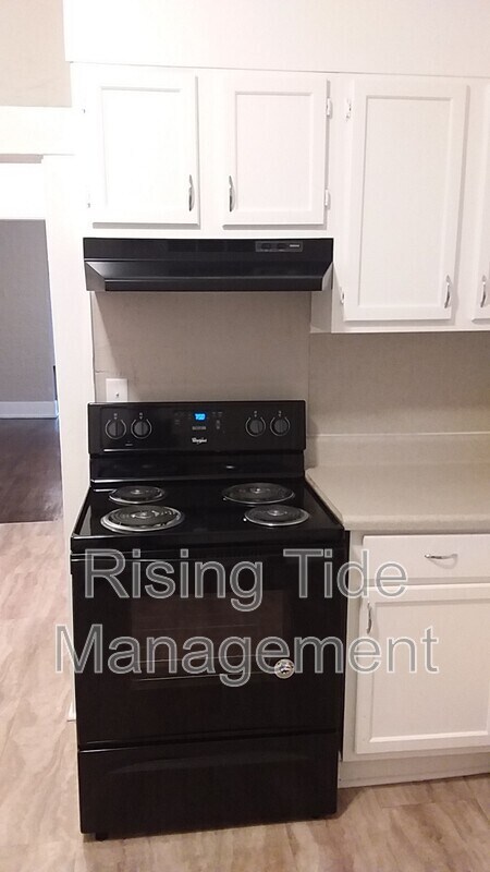 Building Photo - 200 9th Ct W