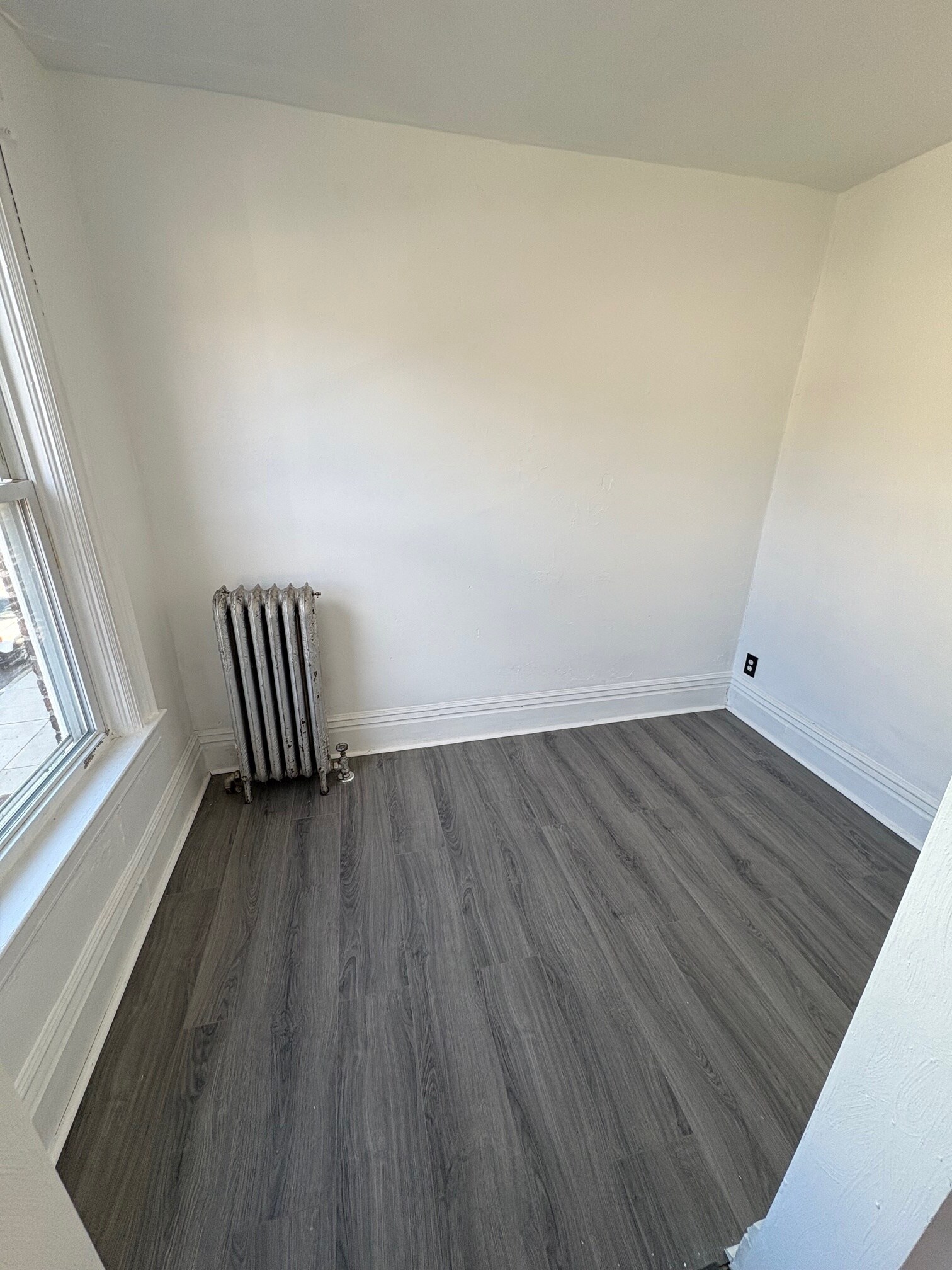 Building Photo - 543 3rd St