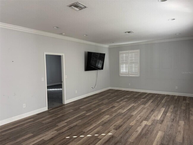 Building Photo - 2503 NE 33rd Ct