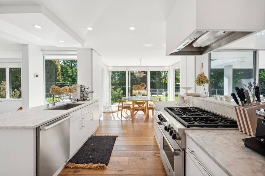 Building Photo - 8 Heller Ln