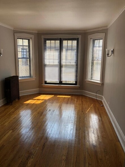 Building Photo - 6364 N Hermitage Ave