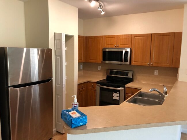 Building Photo - 5023 SE Mariner Garden Cir