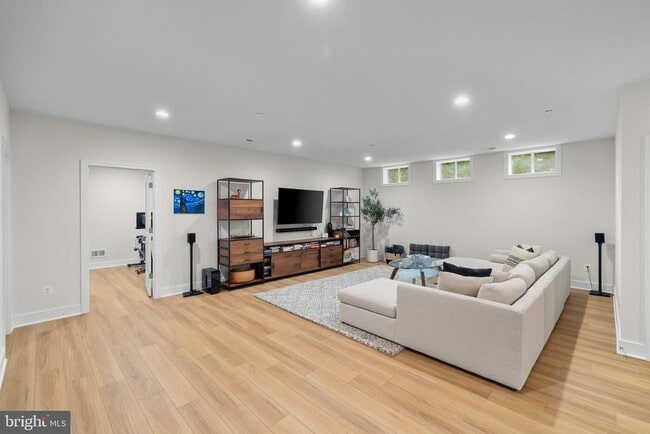 Building Photo - 9501 Wildoak Dr