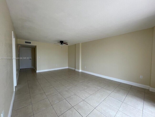 Building Photo - 15600 NW 7th Ave