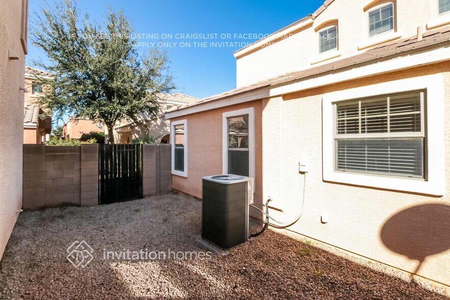 Building Photo - 2611 E Bart St