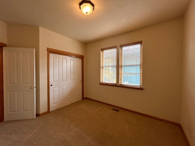 Building Photo - 3 Bedroom / 2 Bathroom House in NW Redmond - PENDING APPLICATION