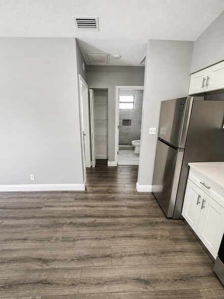 Building Photo - 1818 Meadow Ct