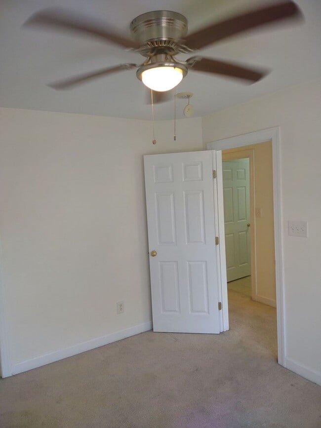 Building Photo - Lovely 3 Bedroom House | Great Location!- NO MOVE IN FEES!!!