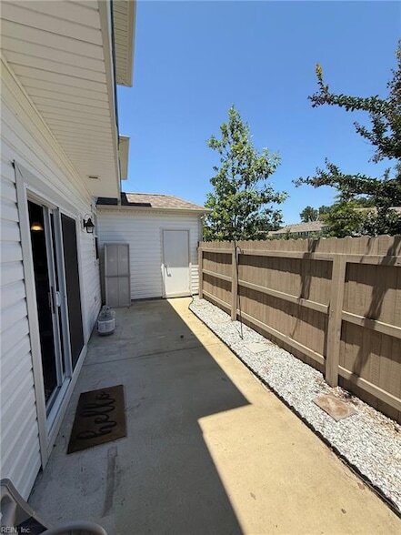 Building Photo - 2816 Belden Ave