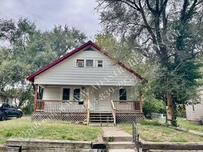 Building Photo - Updated 5 Bed 2 Bath home in Independence-...