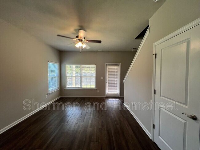 Building Photo - 616 Dobhill Ln