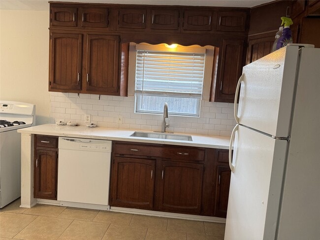 Building Photo - 4013 Newshire Dr