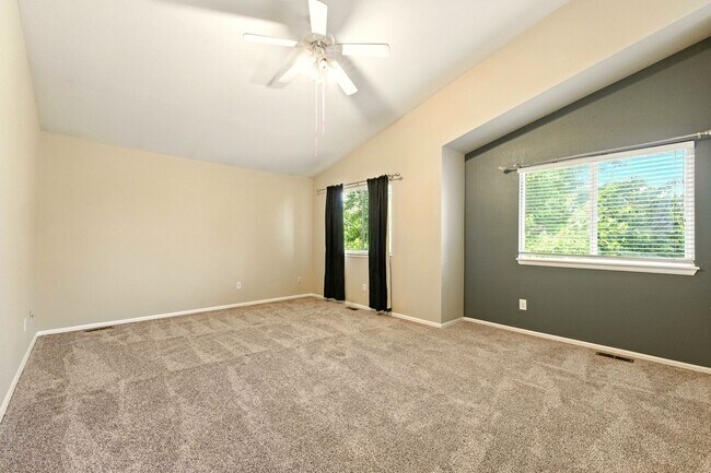 Building Photo - Amazing 3 Bed 4 Bath Highlands Ranch House...