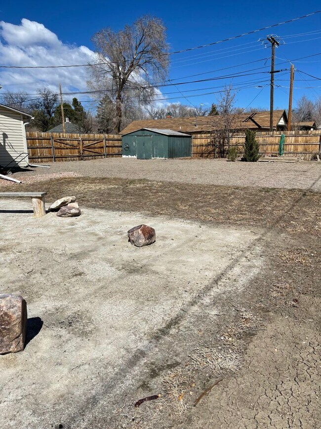 Building Photo - 3 Bedroom 2 Bath home