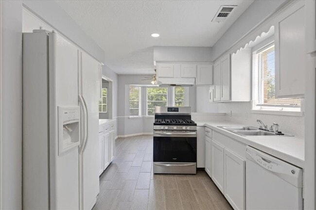 Building Photo - 7043 Drowsy Pine Dr
