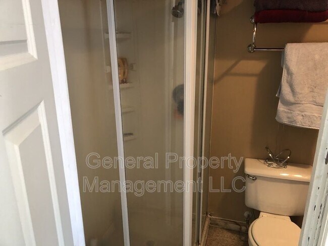 Building Photo - 1 bed 1 bath on Water St near UWEC! Availa...