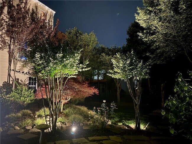 Building Photo - 585 Marylebone Dr