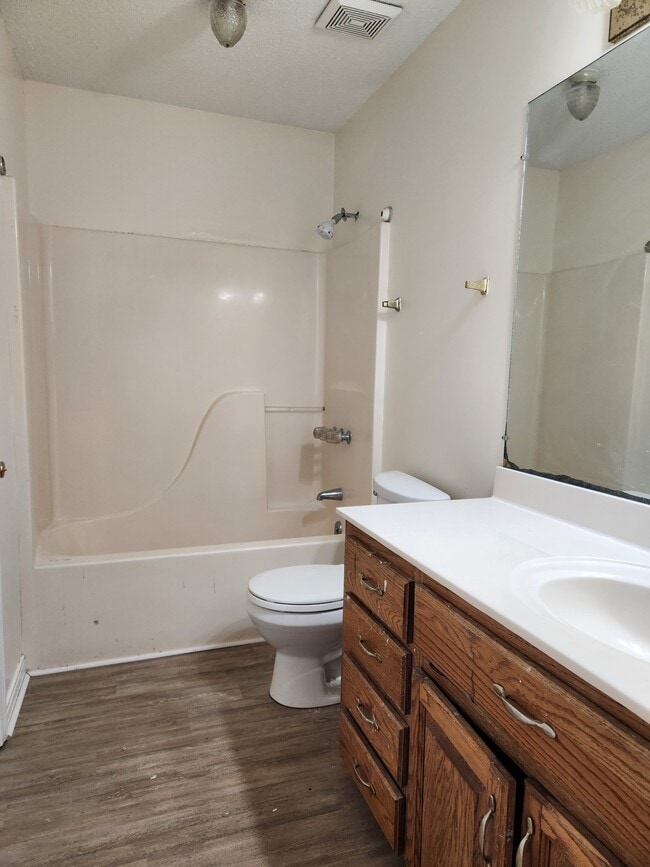 Building Photo - 1504 Beachview Dr