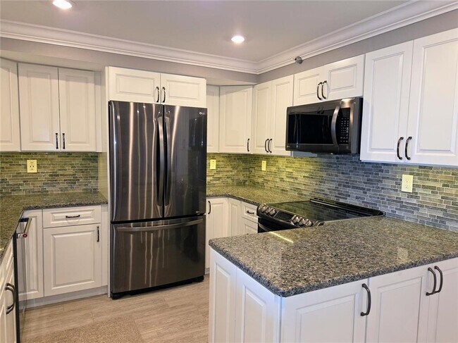 Building Photo - 1 Key Capri