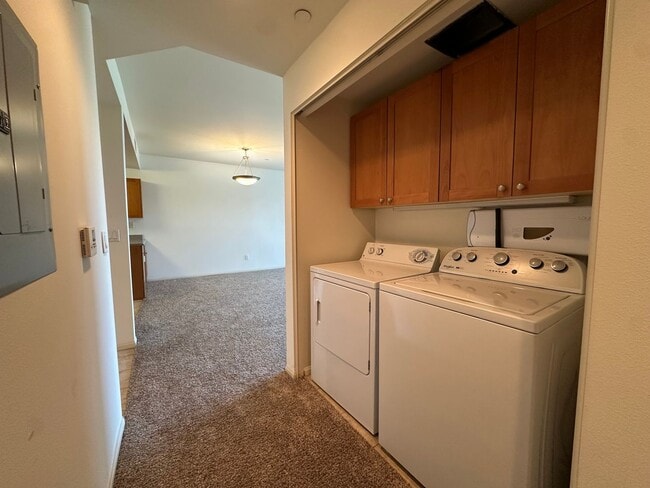 Building Photo - Available Low Income Unit - 2bed2bath cond...