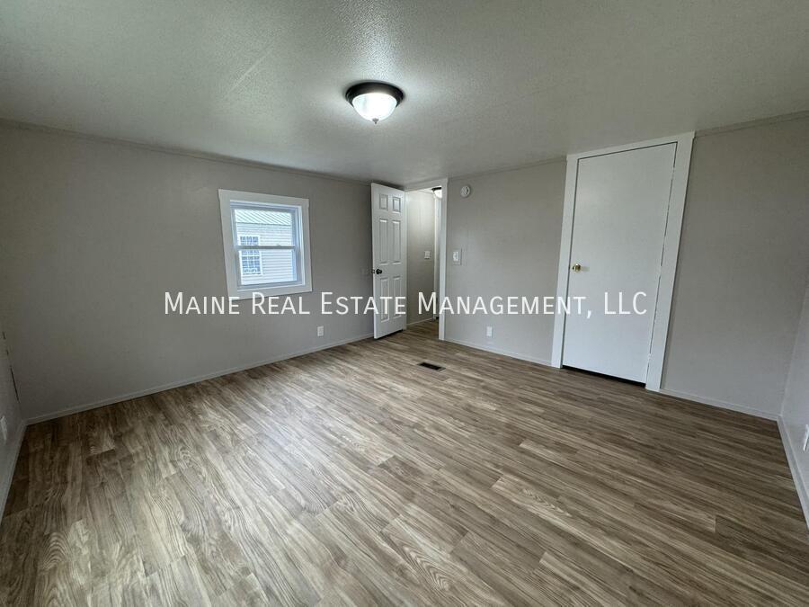 Building Photo - 108 D St