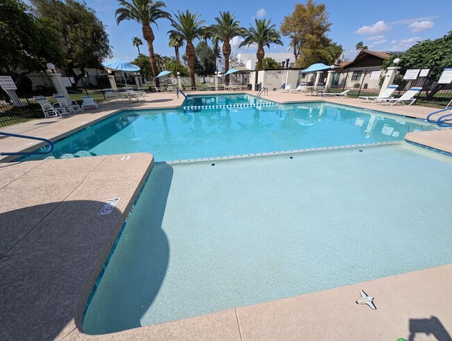 Building Photo - 2 Bedroom Condo Unit in the Polynesian Par...