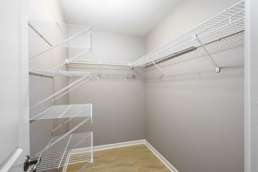 Building Photo - 558 Emory Oaks Way